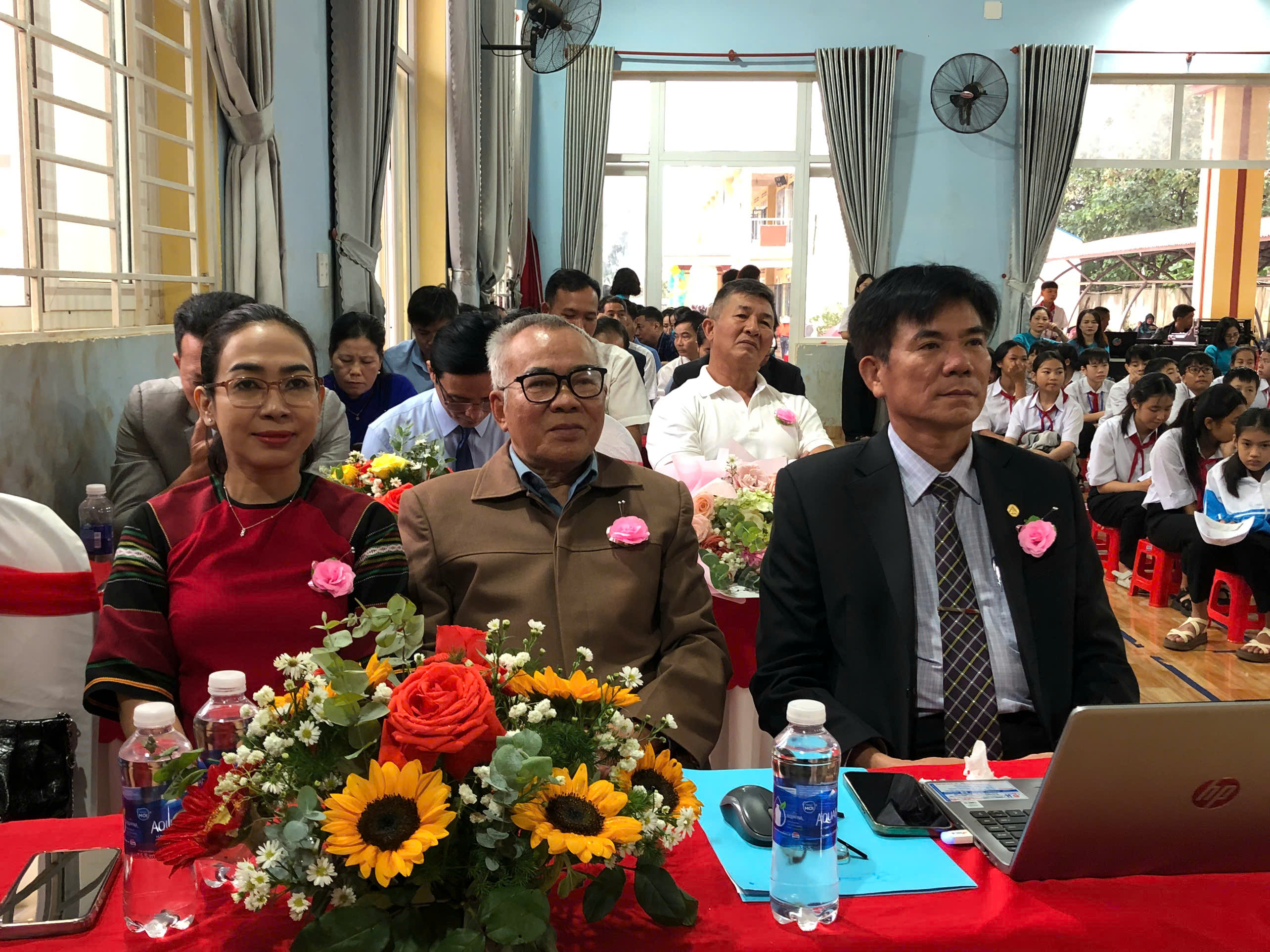 các đại biểu tham dự buổi lễ